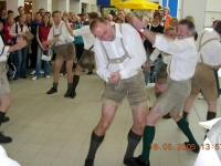 2005 05 18 Berlin Deutsches Turnfest Schuhplatteln beim ÖTB Stand in der Messehalle mit Franz