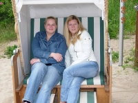 2006 06 16 Besuch Laboe Strandkorb Karin und Bianca