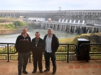 2007 06 25 Iguassu Itaipu Staudamm mit RL Egon