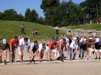 2009 05 08 Olympia Start im antiken Olympiastadion auf die Plätze