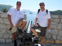 2010 06 06 Dubrovnik Stadtmauer mit Kollegen Michael