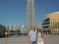 Vor dem Burj Khalifa