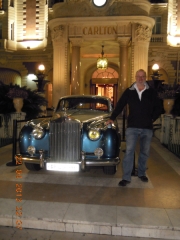 Rolls Royce als Deko beim Eingang zum Hotel Carlton