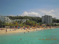Baden am Doctors Beach in Falmouth auf Jamaika