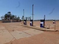 WC- und Getränkepause mitten in der Wüste