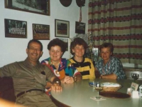 1984-im-turnerheim-am-runden-tisch