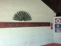 Eingang zum Hotel Senegambia