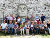 Gruppenfoto Balkanreise auf der Burg in Berat