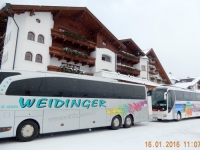 Bus vor dem Krallerhof