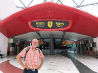 2016 10 27 Abu Dhabi Ferrari World Eingang