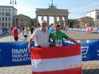 2016 09 25 Vor dem Brandenburger Tor mit der Finisher Medaille