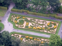 Wunderschöne Gärten unter dem Euromast Turm