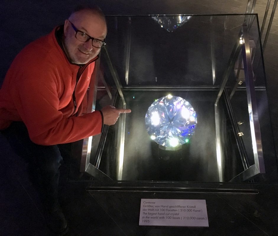 2016 12 11 Swarovski Größter von Hand geschliffener Kristall der Welt