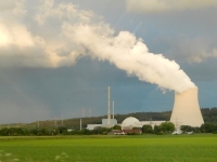 Atomkraftwerk Isar mit Regenbogen