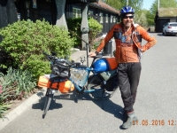 Er fährt schon 7000 Kilometer aus Ascherbaidschan mit dem Rad