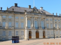 Wachablöse im Schlosshof Amalienborg 1
