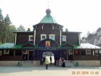 Eingang zum 1985 errichteten Männerkloster