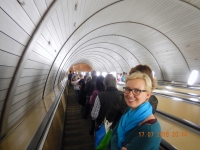 2016 07 17 Moskau Tief gehts hinunter zur U_Bahn