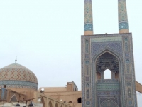 Yazd Freitagsmoschee mit höchstem Eingangsportal und mit höchstem Minarett mit 72 m Höhe im Iran