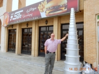 Töpfergeschäft vor dem iranischen McDonalds