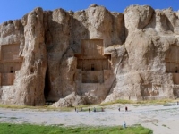 Felsengräber Naqsch e Rostan als Panoramafoto