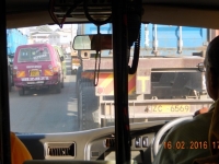 Rush Hour in Mombasa_wir überholen auf der 3. Spur