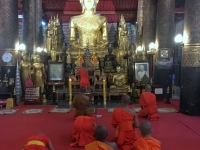 Gebetszeremonie in einem Tempel