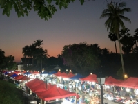 Großer Nachtmarkt von oben
