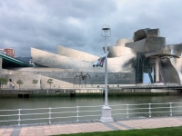 Guggenheim Museum gegenüber