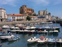 Fischerhafen mit Kathedrale und Festung