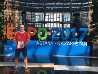2017 08 27 Astana EXPO Eingang zur größten selbsttragenden Kugel der Welt FC Bayern