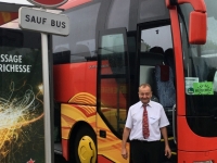 Busfahrer Michael mit seinem Bus