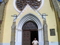 Vor der Wallfahrtskirche