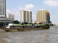 Viel Verkehr auf dem Fluss