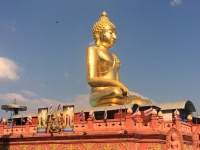 Goldener Buddha in Chiang Saen