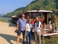 2017 10 31 Dorf Ban Huay Lern mit beiden Reiseleitern