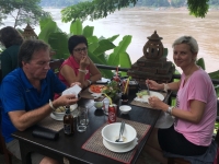 2017 11 02 Mittagessen am Mekongufer