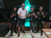 Vientiane Hard Rock Cafe Foto mit Geschäftsführer