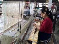 2017 11 08 Vientiane Textilmuseum mit Seidenverarbeitung