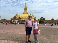 2017 11 08 Vientiane Stupa Pha That Luang von aussen