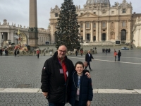 2017 12 12 Petersdom mit Friedenslichtkind Tobias