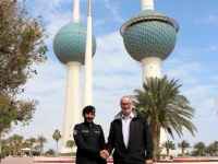 2017 02 17 Kuwait Towers mit Polizisten