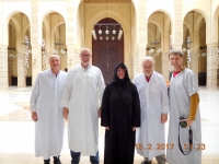 2017 02 15 Bahrain Grosse Moschee innen mit RL Birgit