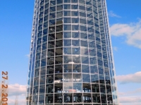 Wolfsburg Autostadt Glasturm mit Besucherlift