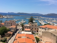 Blick vom Hotelzimmer auf den Hafen