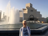 2018 04 08 Doha Museum islamische Kunst Aufgang mit Brunnen