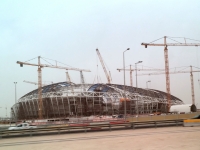 2018 04 09 Doha Wüstensafari Vorbeifahrt beim nächsten Stadionbau in Al Waka
