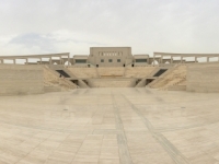 2018 04 08 Doha Ampitheater mit 2 x Stutz