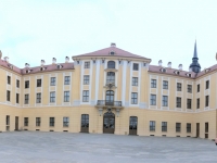 2018 04 30 Schloss Moritzburg Panorama mit 2 x Stutz