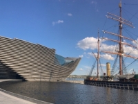 2018 05 13 Dundee Neues Museum und Segelmaster im Hafen